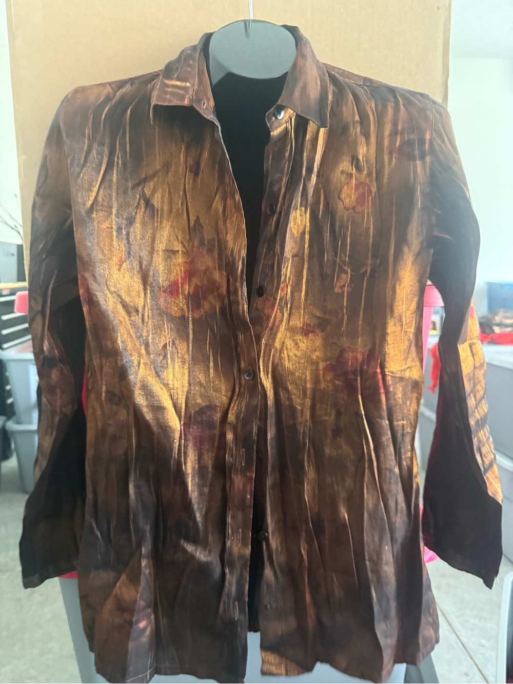 Metallic Bronze Floral Button-Up Shirt p57